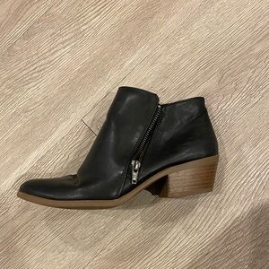 American Eagle booties